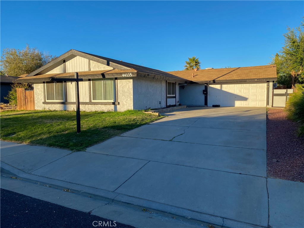 44135 Gingham Avenue