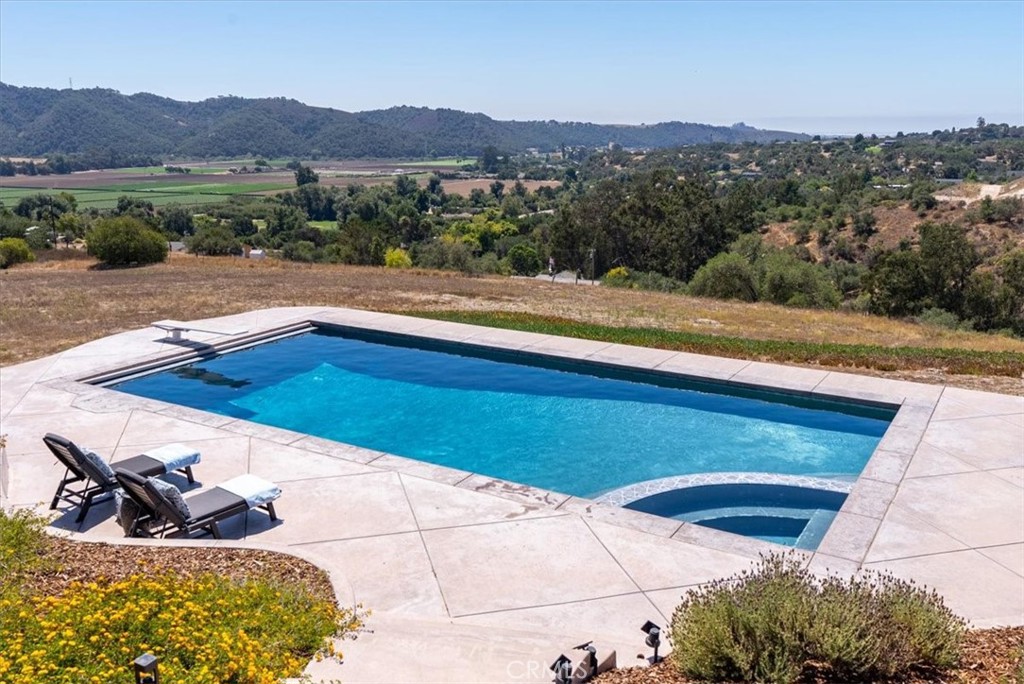 East of 101(500) - Residential