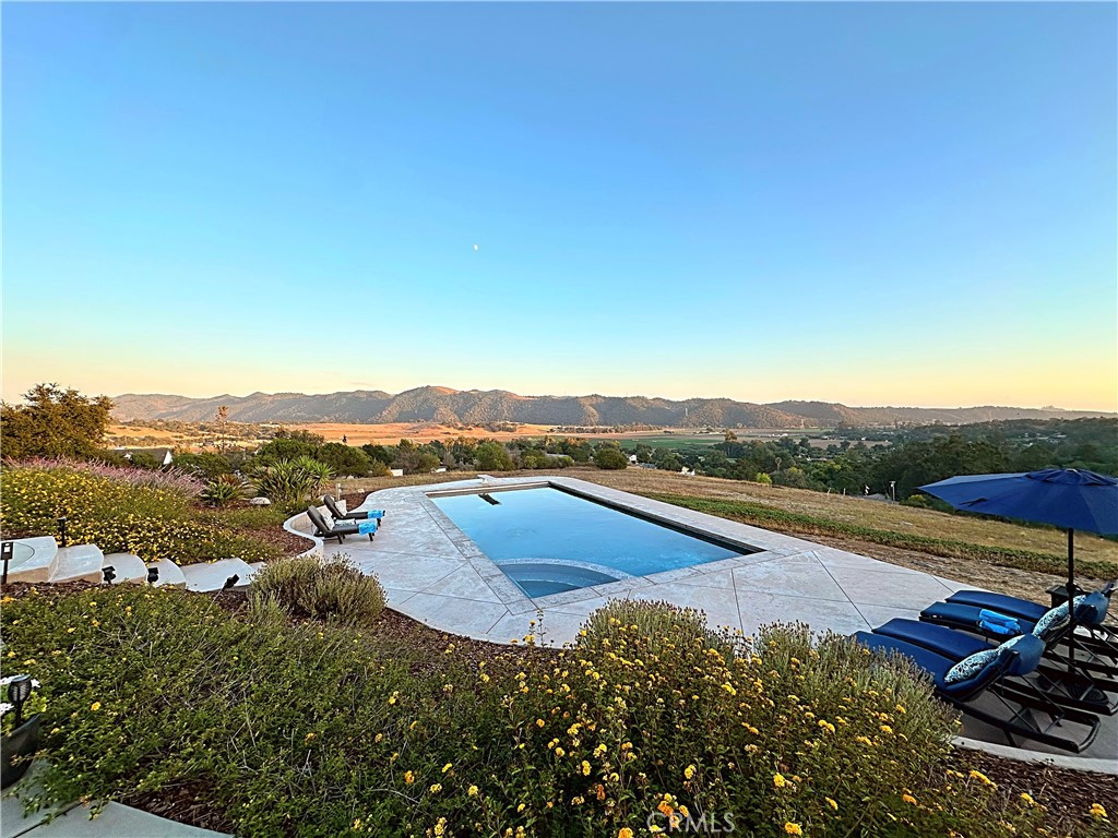 East of 101(500) - Residential
