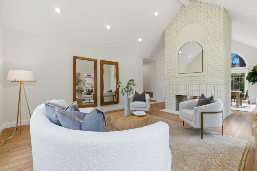 8 Almendra Lane