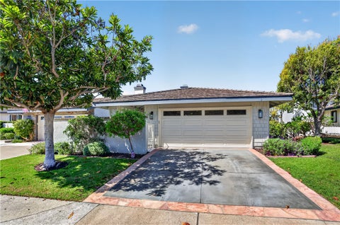 Photo of 9 Curl DR, Corona Del Mar, CA 92625 (MLS # NP26216652)