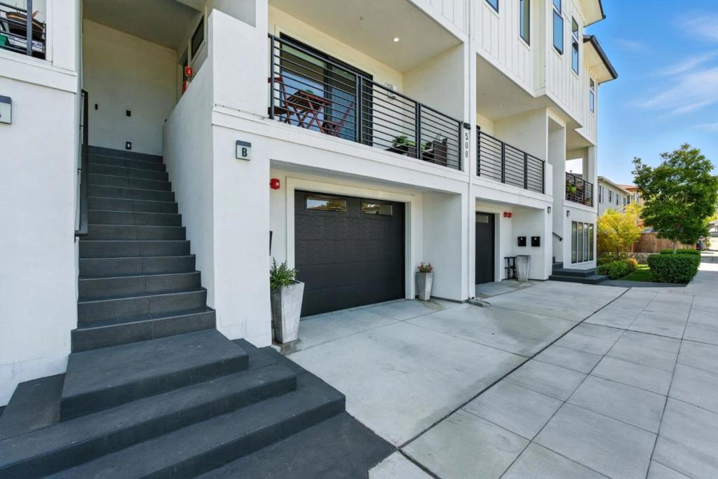 500 Walnut Street B