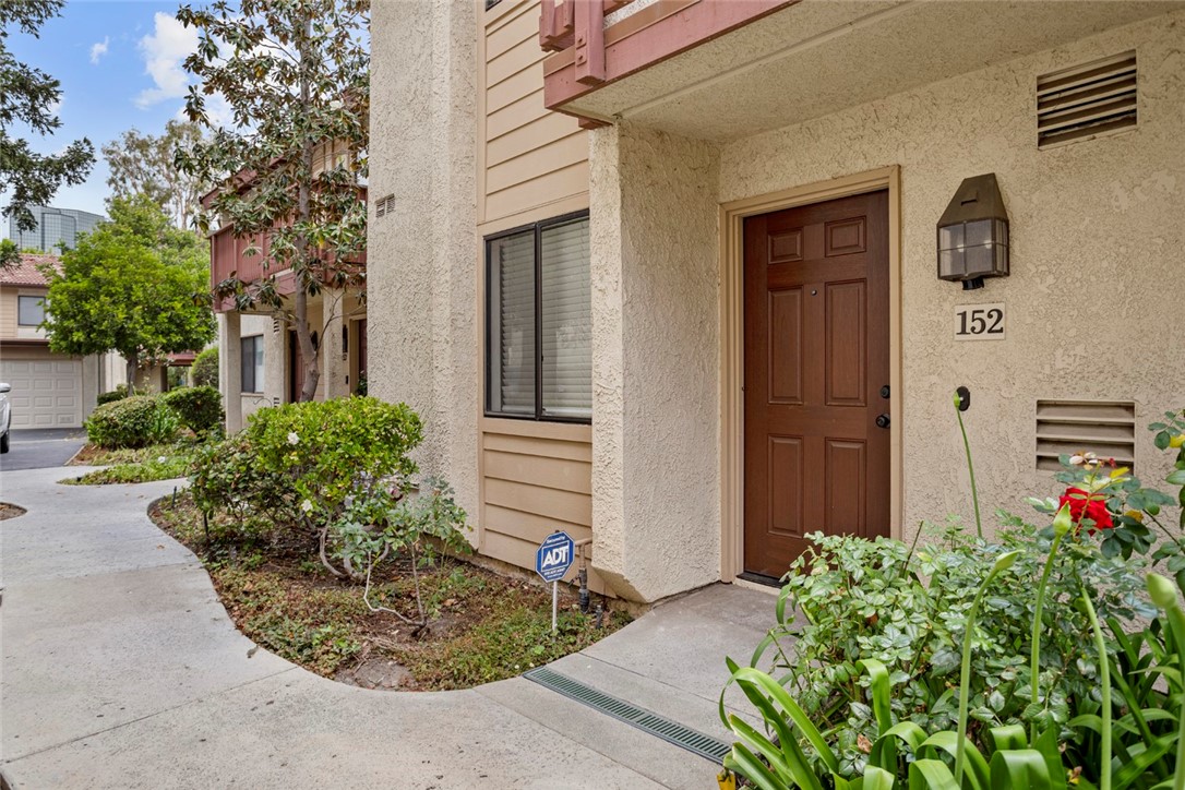 5720 Owensmouth Ave #152