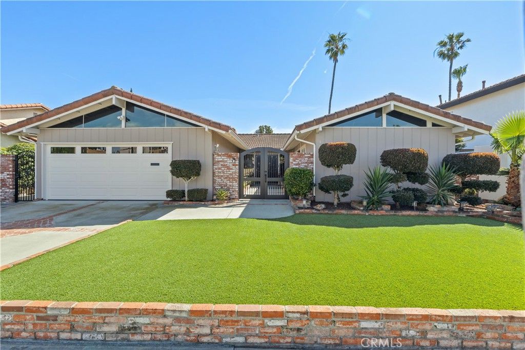 Photo of 4232 Calhoun Dr, Huntington Beach, CA 92649 (MLS # OC26046716)