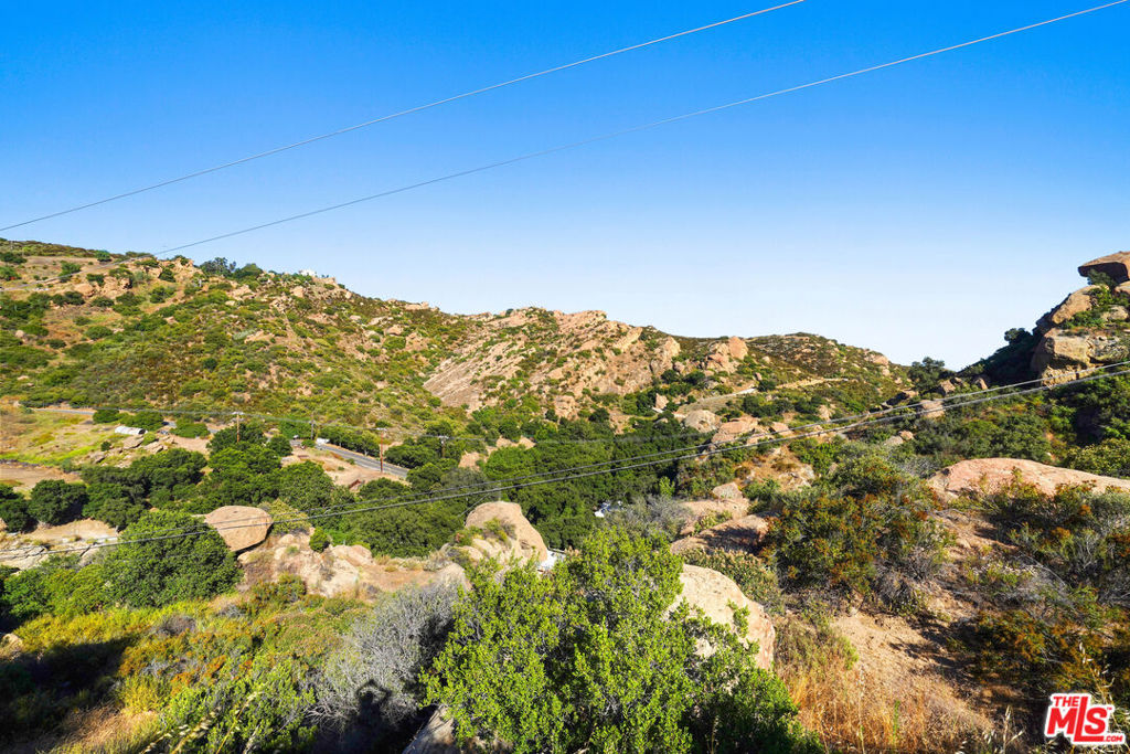 Properties 1 585 Box Canyon