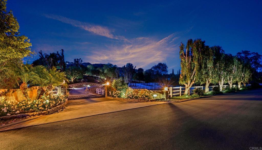 7144 Via Mariposa Sur