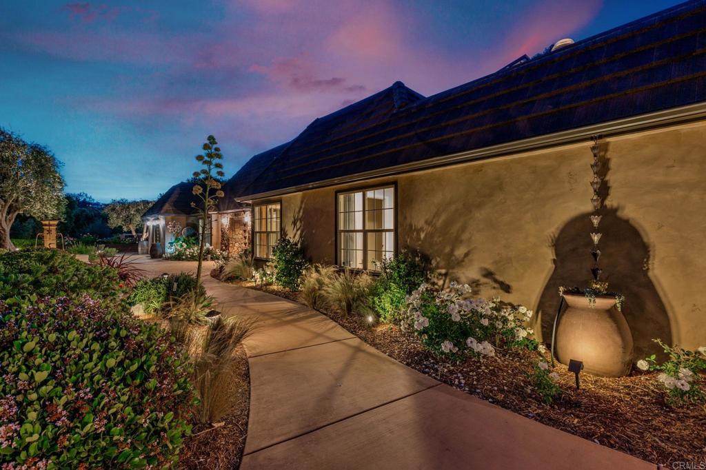 7144 Via Mariposa Sur