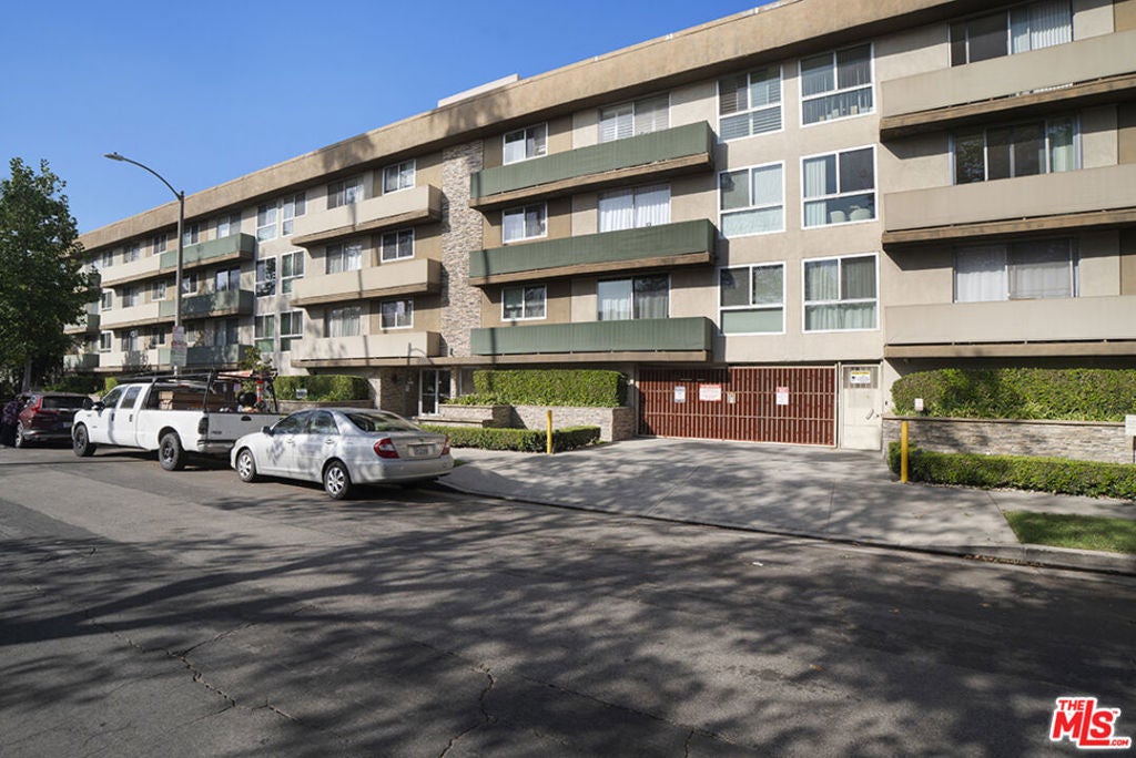 525 N Sycamore Avenue 306