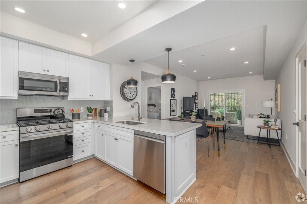 927 Deep Valley Drive 215