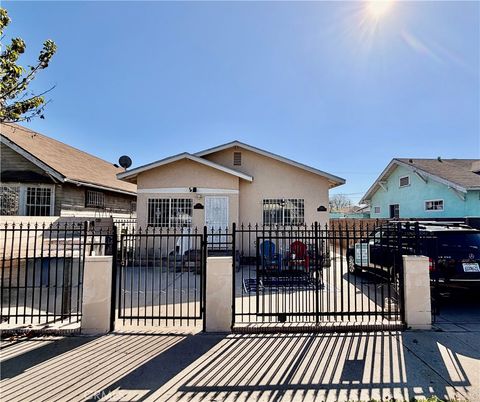 Photo of 536 W 42nd Street, Los Angeles, CA 90037 (MLS # SR26054789)