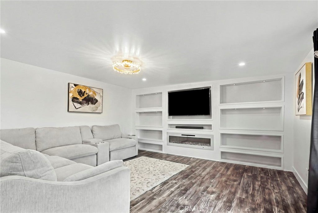 14324 S Corlett