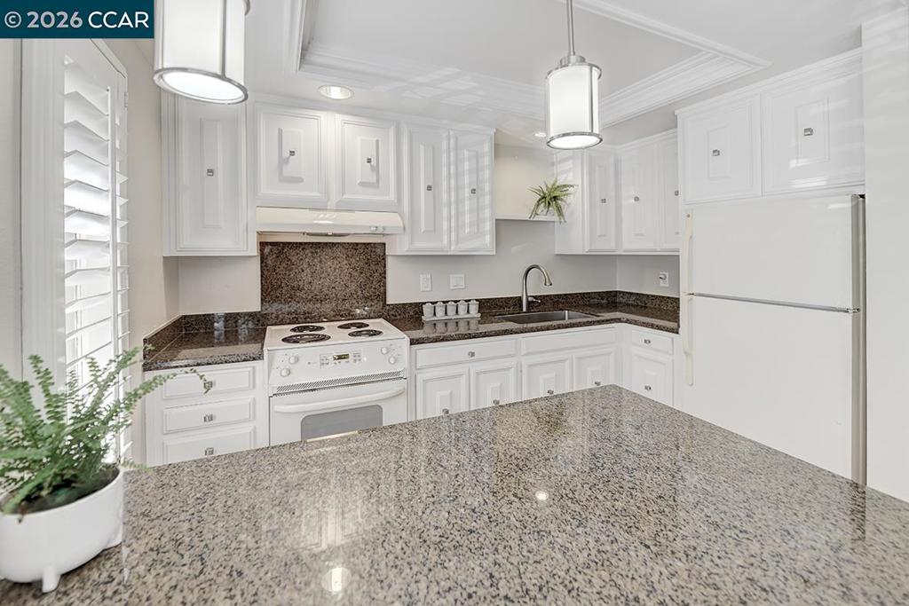 1324 Canyonwood Ct 1