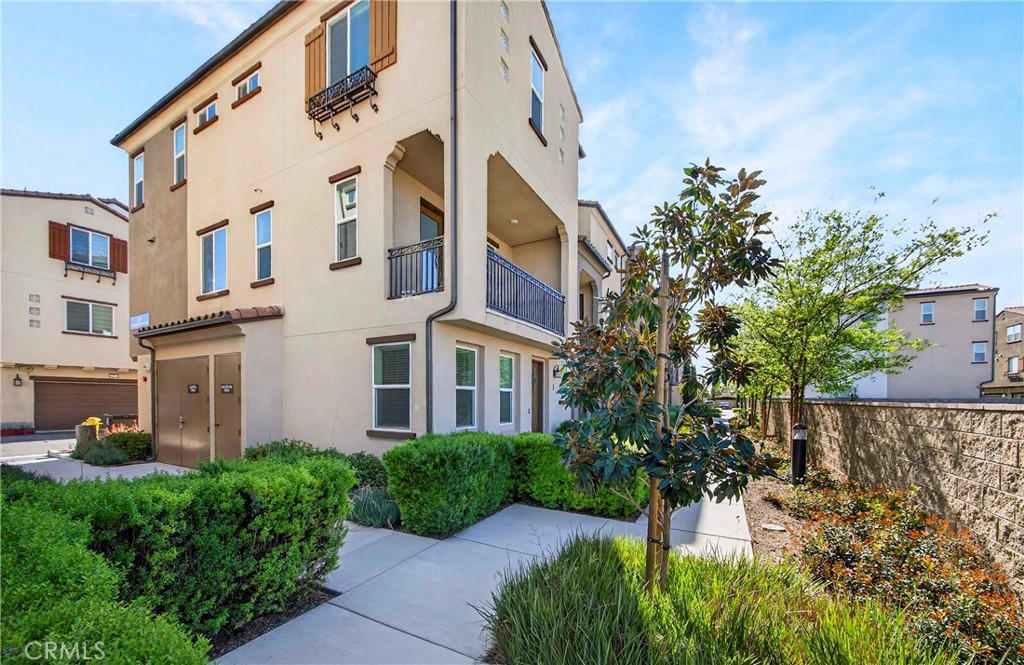 257 N Magnolia Avenue 1