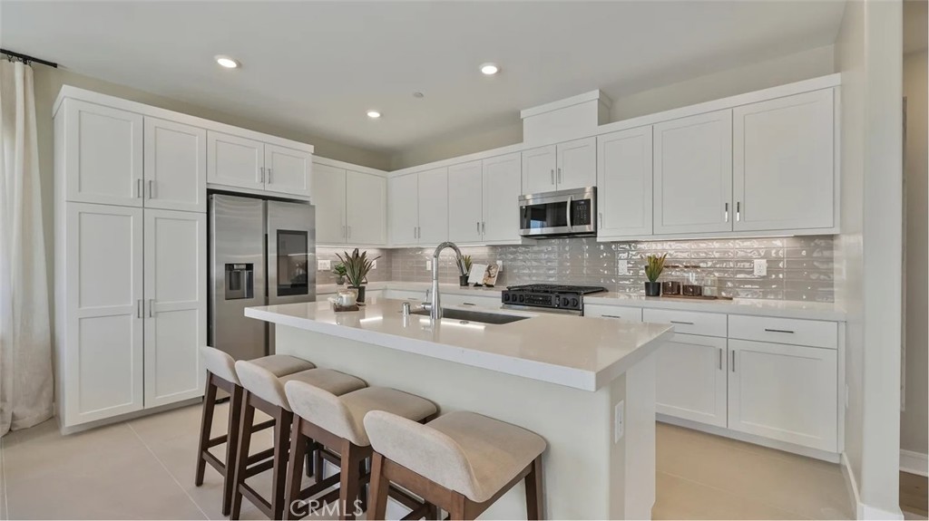 Coral Plan 3 at Valencia by Lennar offers 1,750 sq. ft. of thoughtfully designed living space, featuring 3 bedrooms, 2.5 bathrooms, and a 2-car garage.
This new three-story home features a convenient den on the first floor, and an inviting open-concept layout blends the kitchen, dining room and living
room meet on the second level. A nearby deck provides convenient indoor-outdoor experiences. Two bedrooms share the third story with a lavish
owner’s suite that offers access to a full bathroom and walk-in closet. Located within Valencia’s master-planned community, residents enjoy access to
pools, parks, scenic trails, and more.
