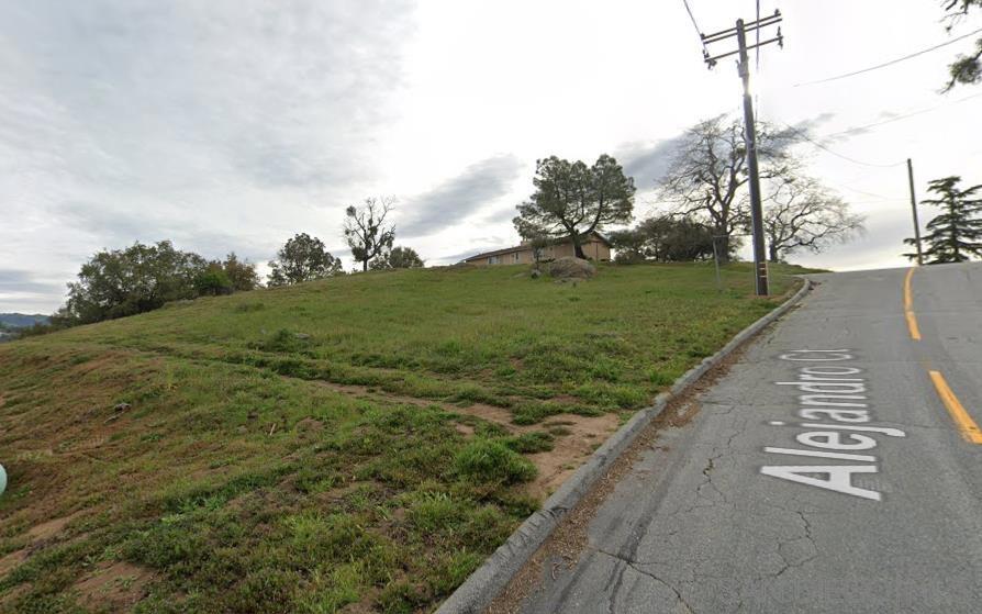1.13-acre lot located on a quiet cul-de-sac in Stallion Springs, Tehachapi. Features mountain and valley views with a gentle sloping terrain. Utilities available at street. R1 zoning allows for residential construction. Community center nearby. Ideal for building a home in a peaceful mountain neighborhood.