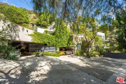 Photo of 1001 N Beverly Glen Boulevard, Los Angeles, CA 90077 (MLS # 25588227)
