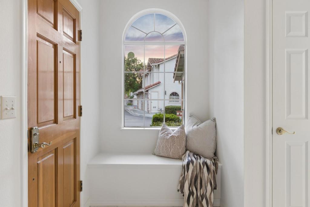2118 Cuesta Drive