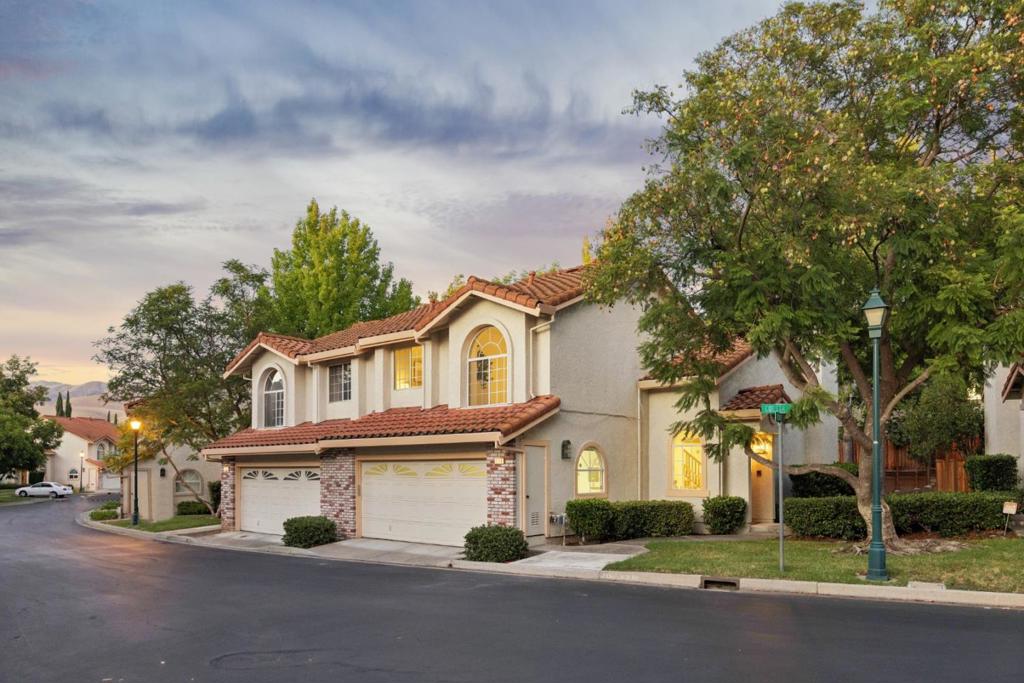 2118 Cuesta Drive