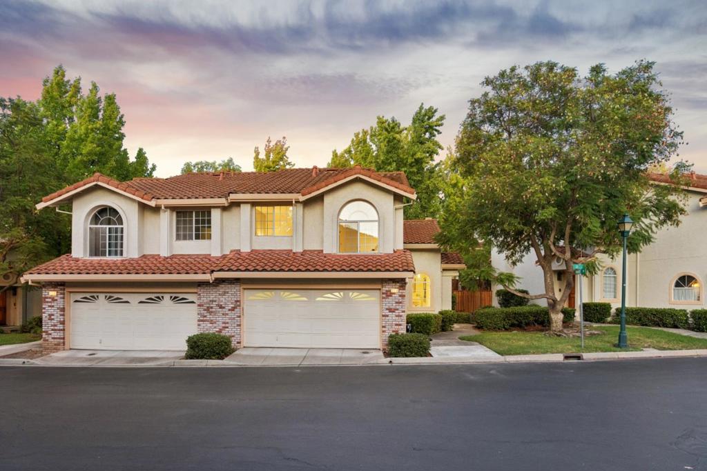 2118 Cuesta Drive