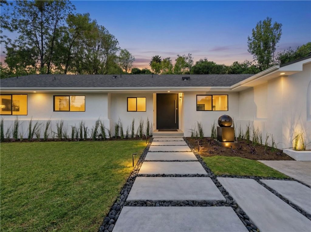 Photo of 5255 Melvin Ave, Tarzana, CA 91356 (MLS # PW26052246)