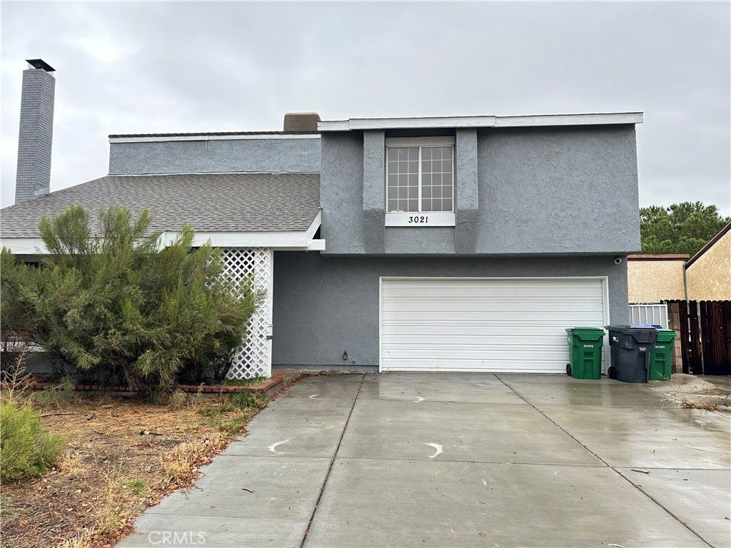 Photo of 3021 Limewood Ln, Lancaster, CA 93536 (MLS # GD25266282)
