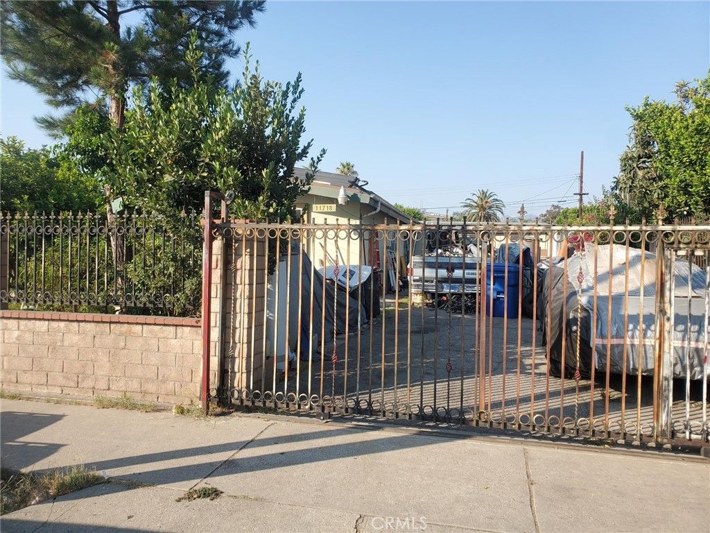 Photo of 11718 Borden Avenue, Pacoima, CA 91331 (MLS # BB25187686)