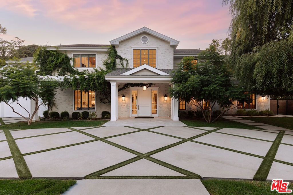 Photo of 4509 Noeline Avenue, Encino, CA 91436 (MLS # 25604511)