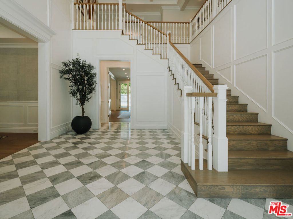 Photo of 4509 Noeline Avenue, Encino, CA 91436 (MLS # 25604511)