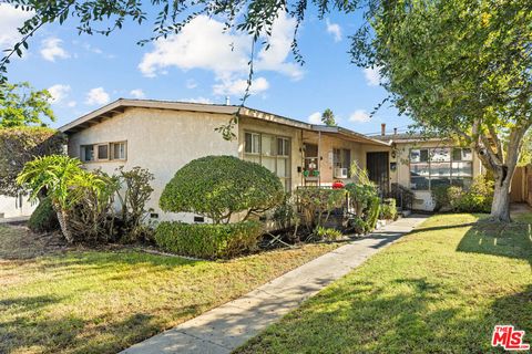 Photo of 8330 - 8332 Barnsley Avenue, Los Angeles, CA 90045 (MLS # 25606929)