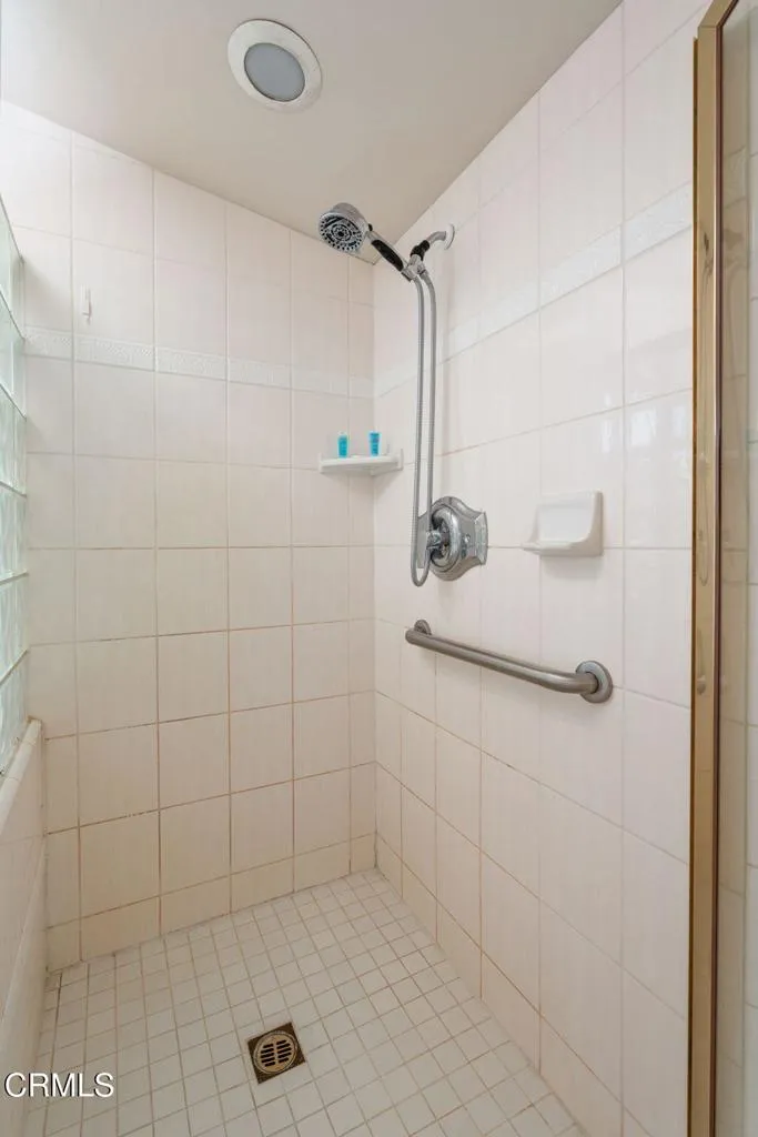 Ventura, California 93001, United States, 5 Bedrooms Bedrooms, ,4 BathroomsBathrooms,Residential,Active,206953