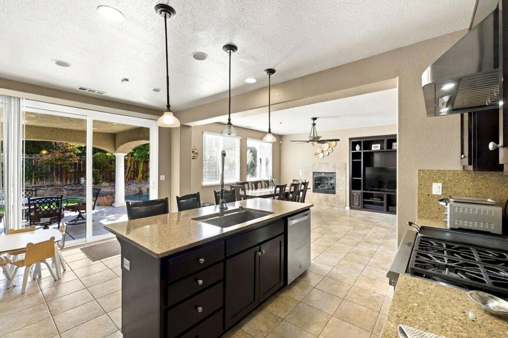 1752 Whisper Way