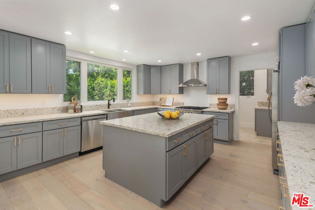 Photo of 4609 Goodland Avenue, Studio City, CA 91604 (MLS # 25582479)