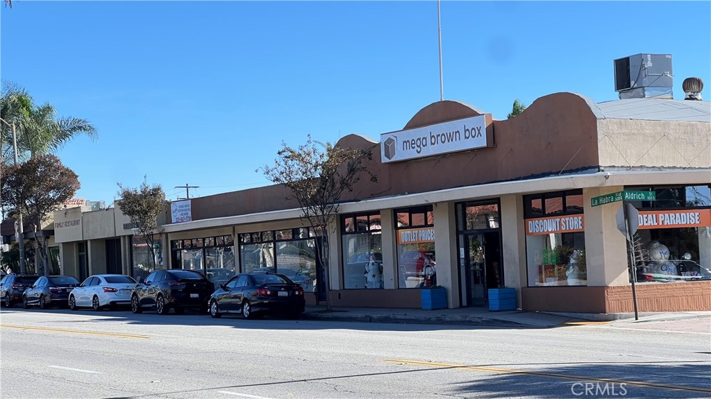 300 E La Habra Boulevard