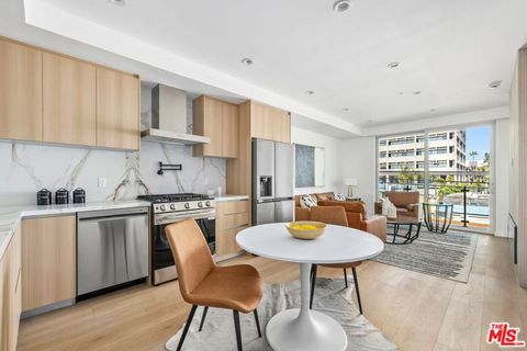 Photo of 1414 1/2 S Beverly Dr Dr #302, Los Angeles, CA 90035 (MLS # 25596409)