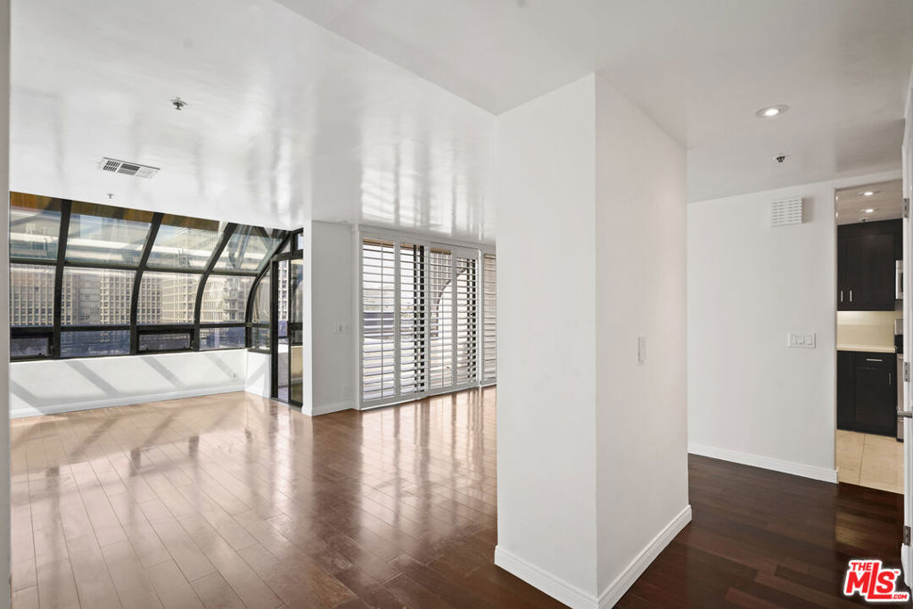 880 W 1st Street 802