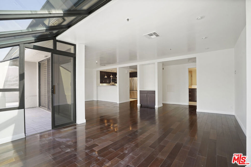 880 W 1st Street 802