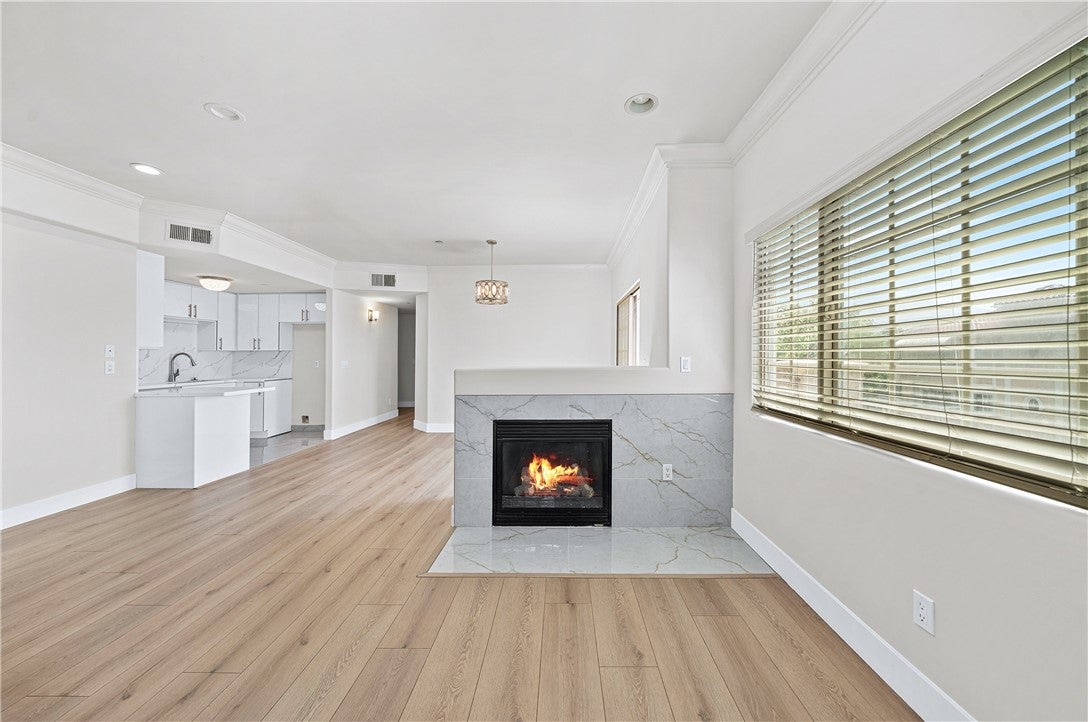 421 E Santa Anita 301