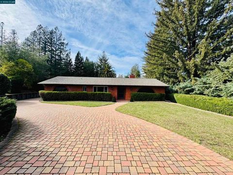 Photo of 62 62 Winding Gln Gln, Alamo, CA 94507 (MLS # 41125661)