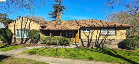 Photo of 1142 Oakwood Ave Ave, Vallejo, CA 94591 (MLS # 41126836)
