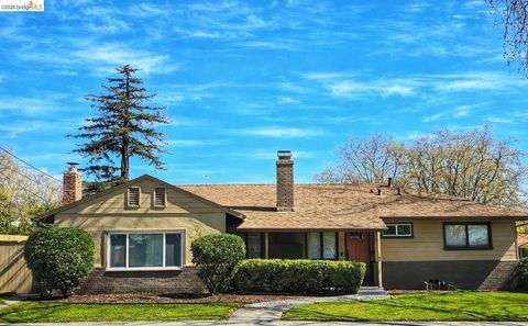 Photo of 1142 Oakwood Ave Ave, Vallejo, CA 94591 (MLS # 41126836)