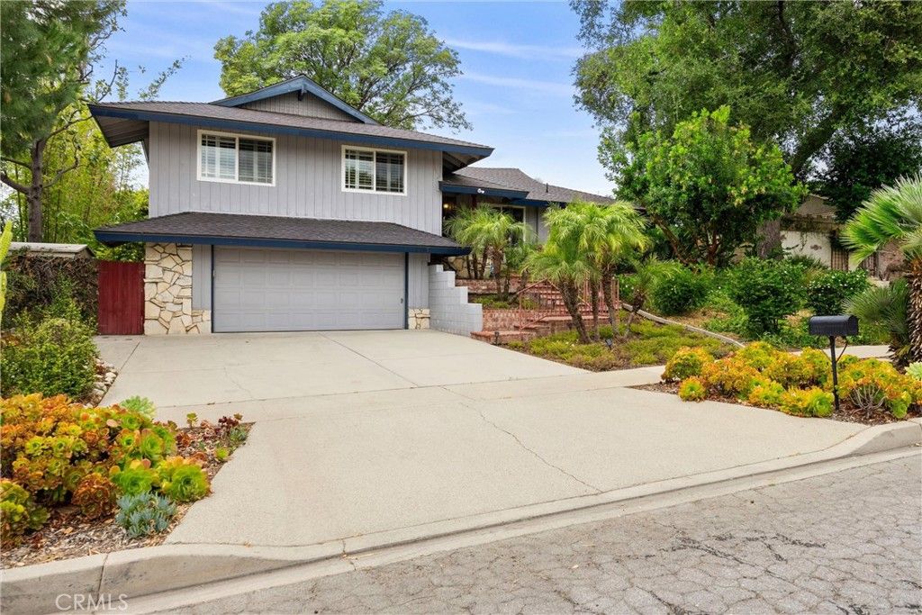 Photo of 1309 N Albright Ave, Upland, CA 91786 (MLS # CV26071952)