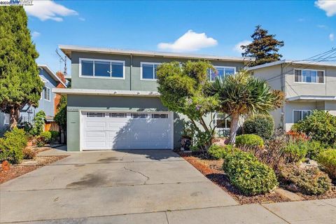 Photo of 15356 Sullivan Ave Ave, San Leandro, CA 94579 (MLS # 41111758) Photo of 15356 Sullivan Ave Ave, San Leandro, CA 94579 (MLS # 41111758)