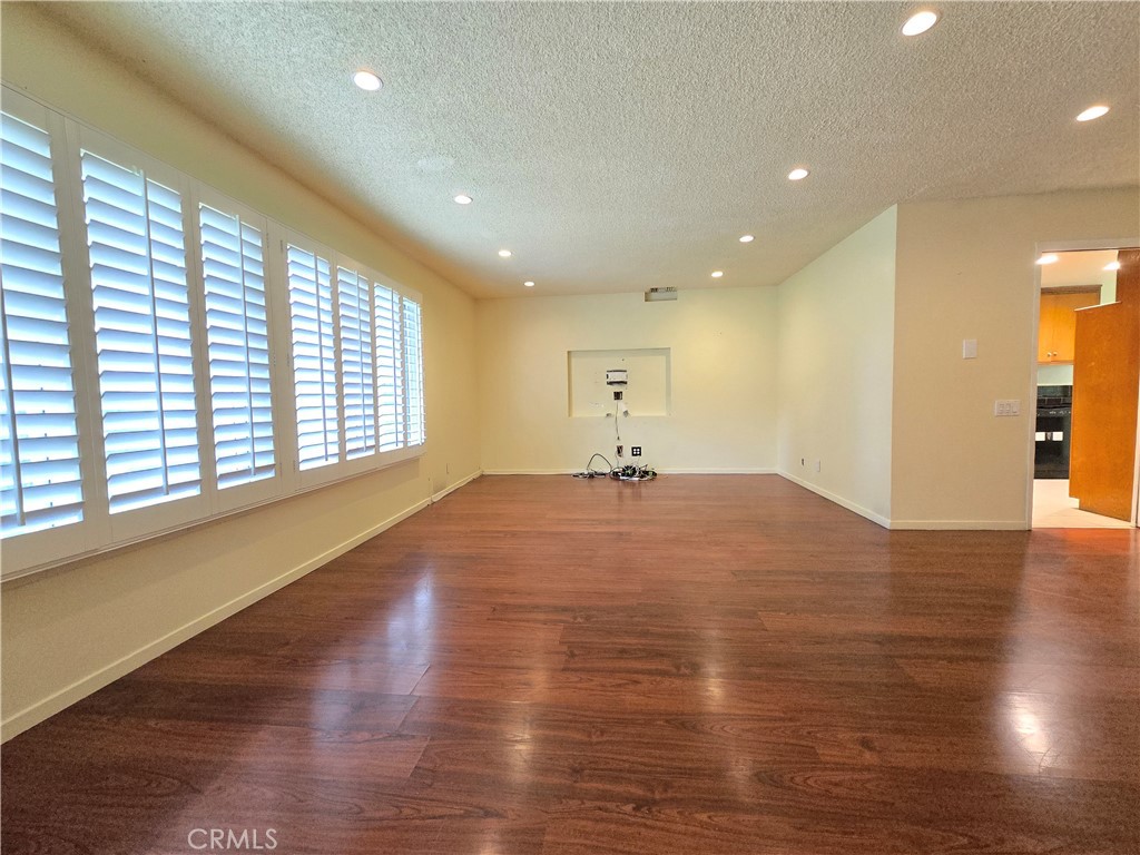 3500 W Manchester 337