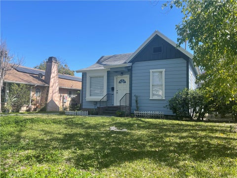 Photo of 1570 Locust Street, Pasadena, CA 91106 (MLS # TR26157536)
