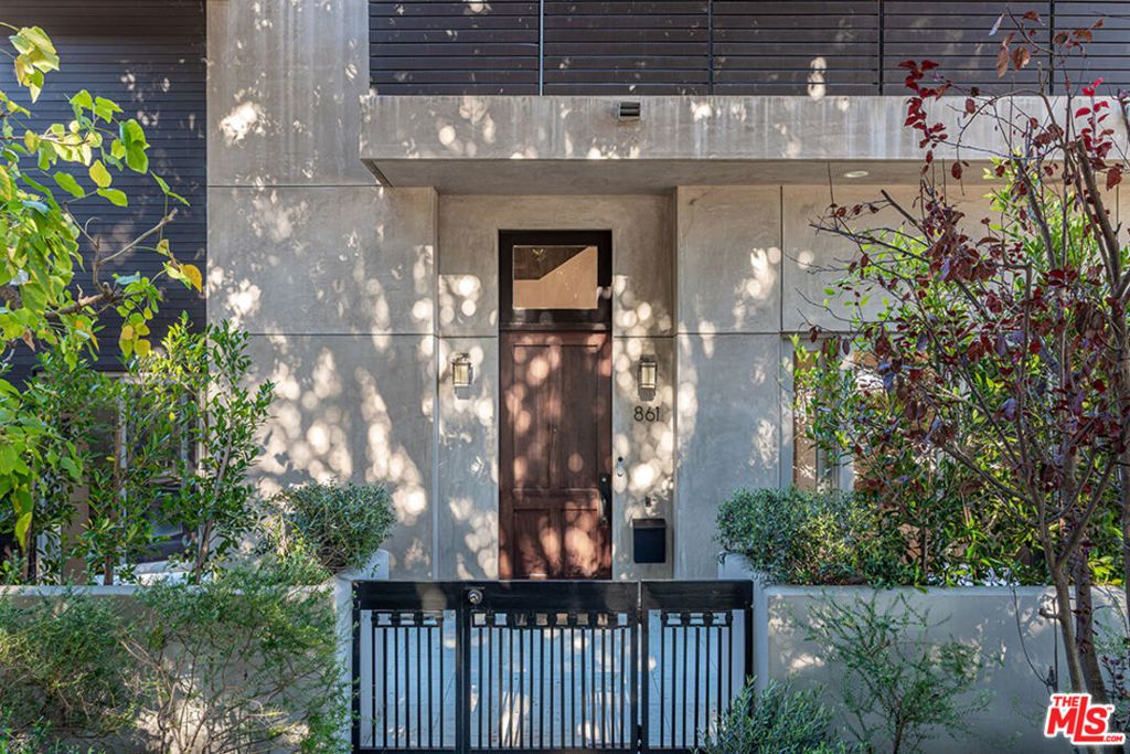 Photo of 861 20th Street #1, Santa Monica, CA 90403 (MLS # 26655801)