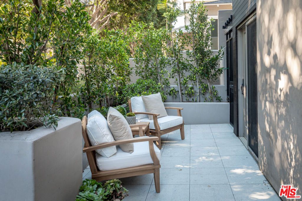 Photo of 861 20th Street #1, Santa Monica, CA 90403 (MLS # 26655801)