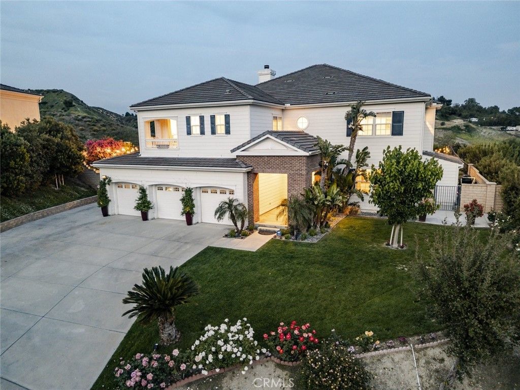 Photo of 12356 Longacre Avenue, Granada Hills, CA 91344 (MLS # SR25091432)
