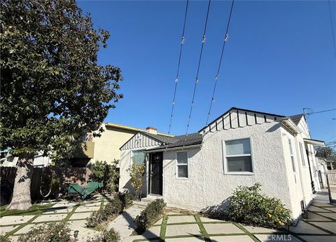 Photo of 1978 S Holt Avenue, Los Angeles, CA 90034 (MLS # SR26027419)