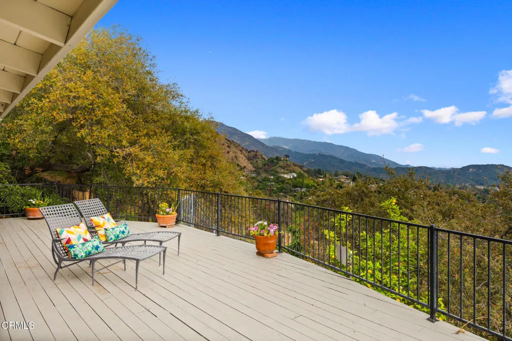 Sierra Madre, California 91024, United States, 3 Bedrooms Bedrooms, ,3 BathroomsBathrooms,Residential,Active,200839