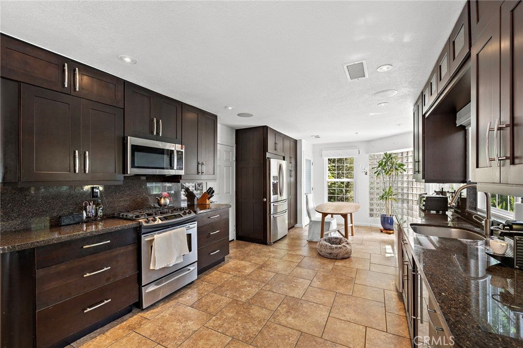 24535 Santa Clara